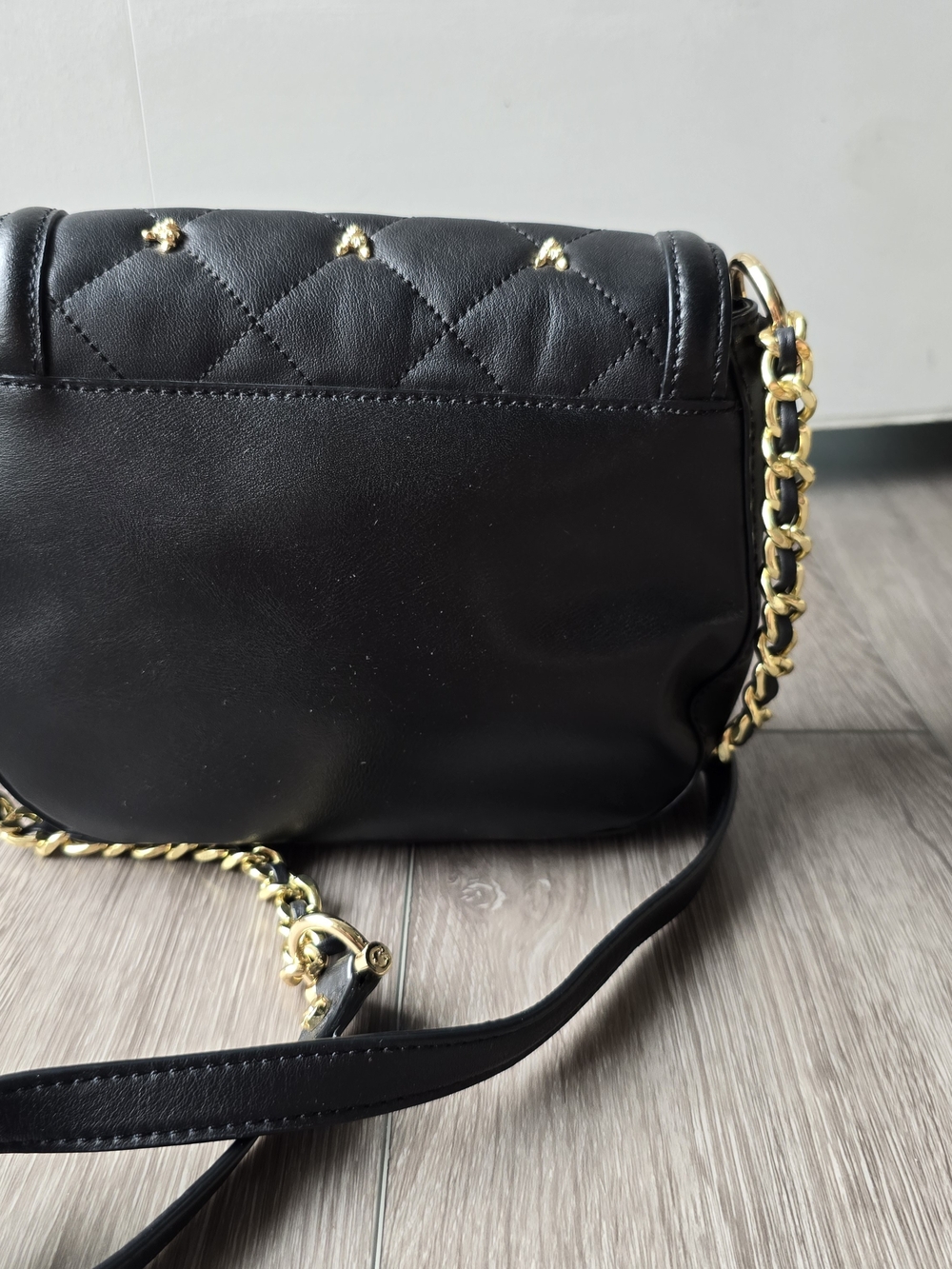 C Wonder Genuine Leather Black Quilted Crossbody Gold Dog Stud Chain Strap - Picture 5 of 15